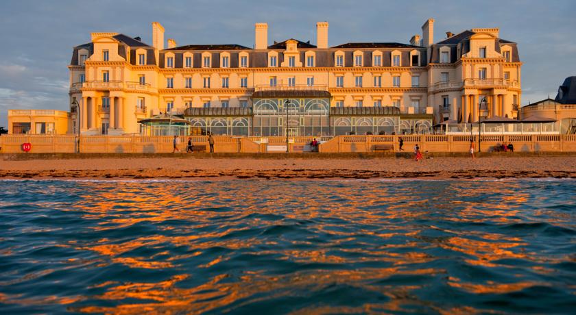 Grand Hotel des Thermes — вид с моря